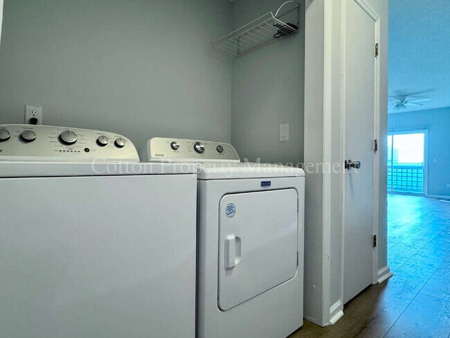 Building Photo - 2BR/2BA Condo off Wilshire Blvd - Beautifu...