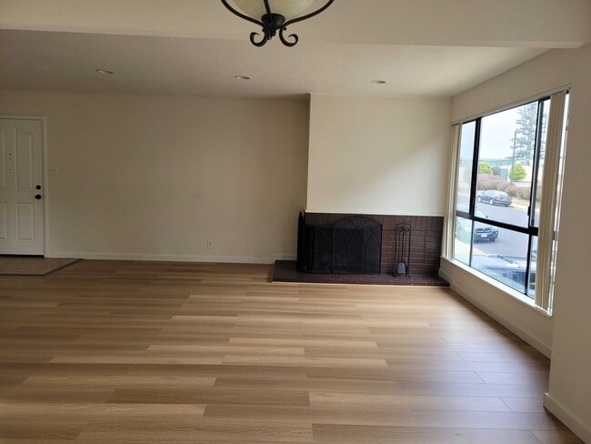 Building Photo - 54 Edgemont Dr