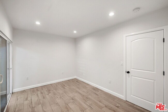 Building Photo - 2231 Laverna Ave
