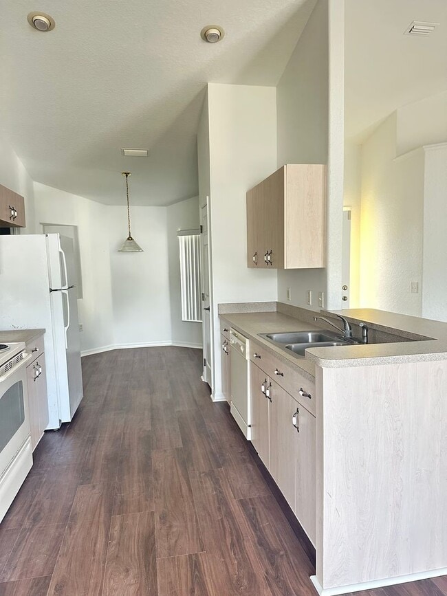 Building Photo - Marion Oaks