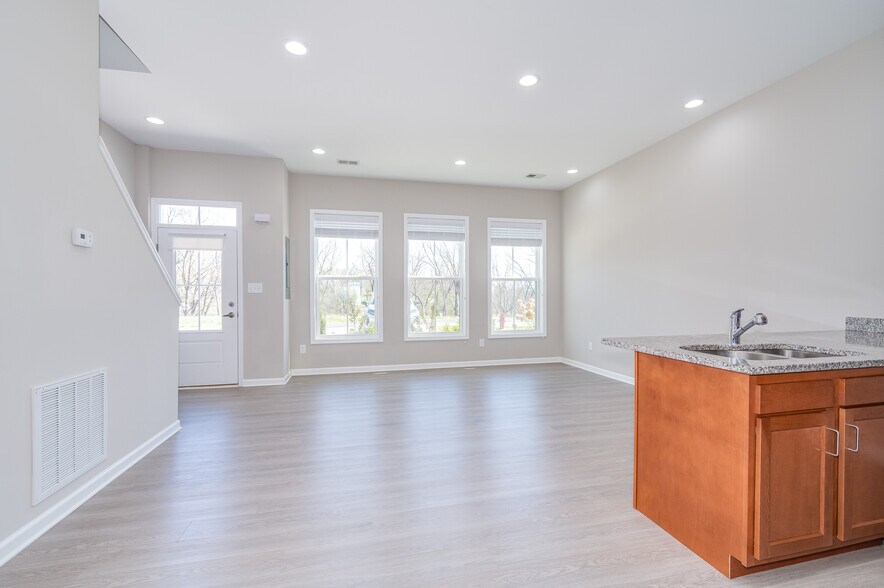 Building Photo - 137 Marineris Cir
