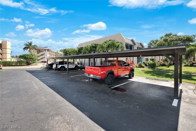 Building Photo - 800 River Point Dr