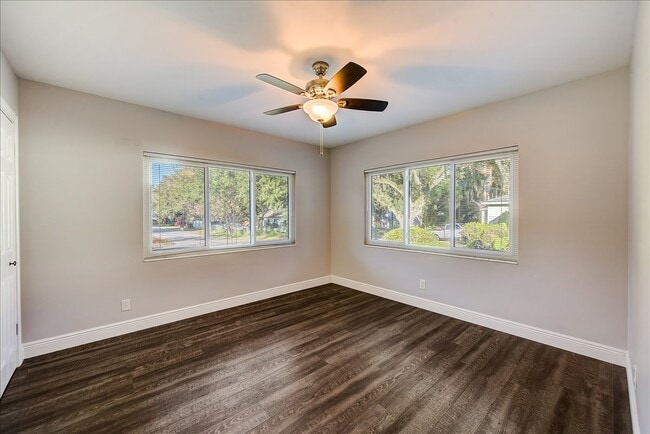 Building Photo - 1701 E Henry Ave