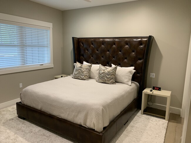 Master bedroom - 16500 Boones Ferry Rd