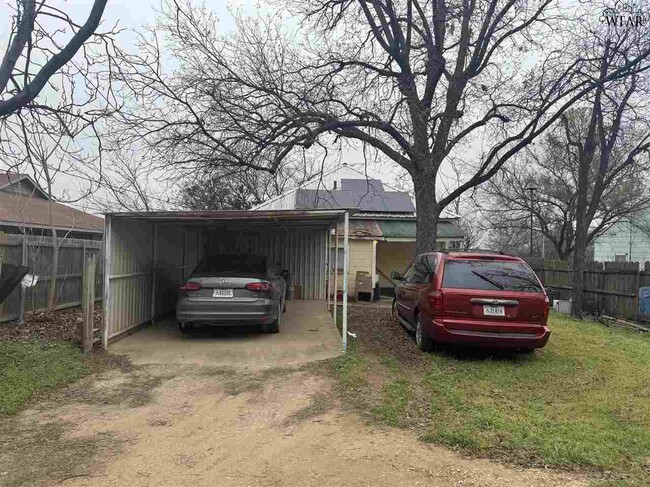 Building Photo - 225 N Sycamore St