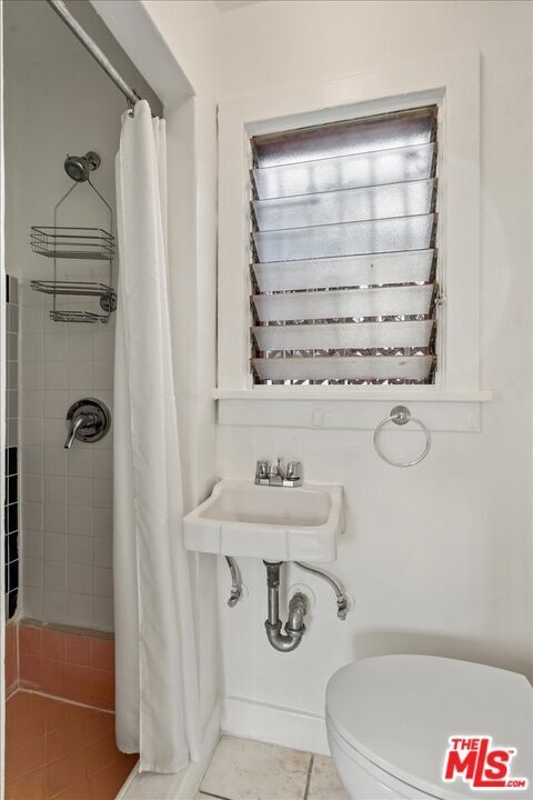 Building Photo - 715 N Harper Ave