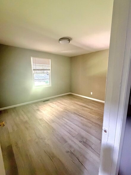 Bedroom 2 - comfortable bedroom with natural light, updated flooring, and neutral paint. - 125 Trio Ln