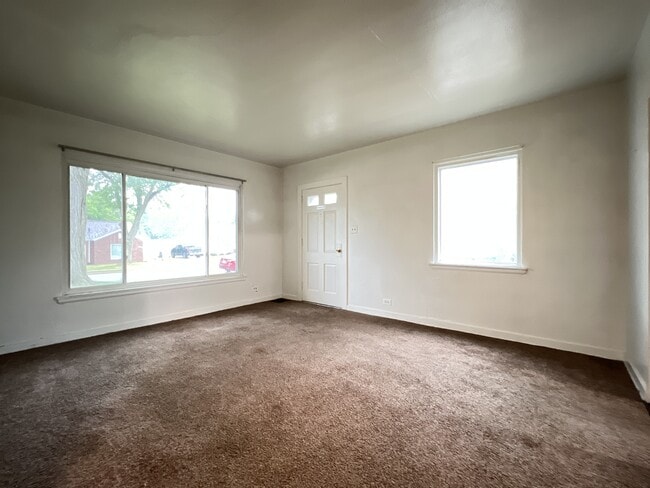 Building Photo - 2030 Chaney Rd