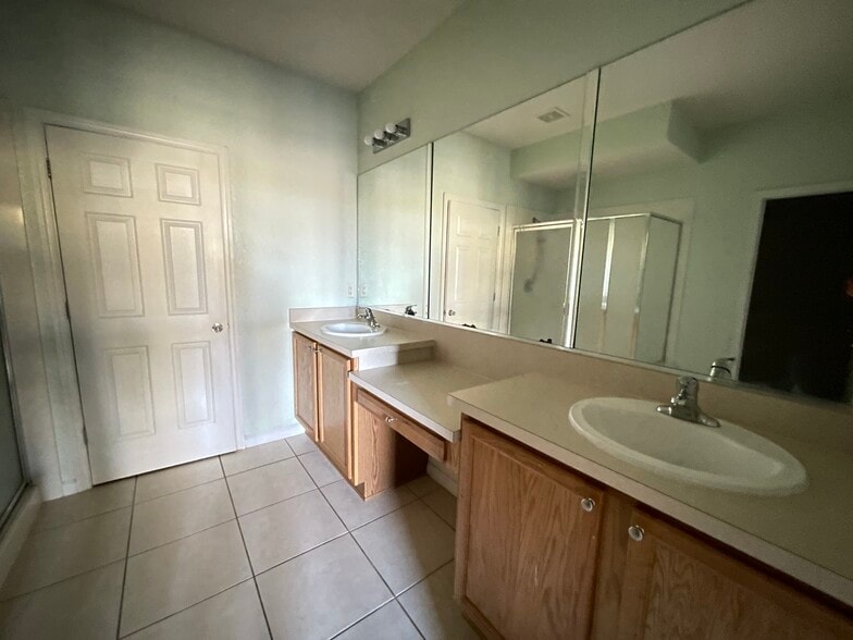 Master Bathroom - 4560 SW 52nd Circle