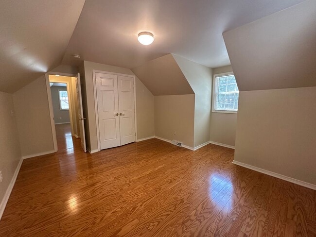 Building Photo - 4 bedroom home in Lowell Schools!