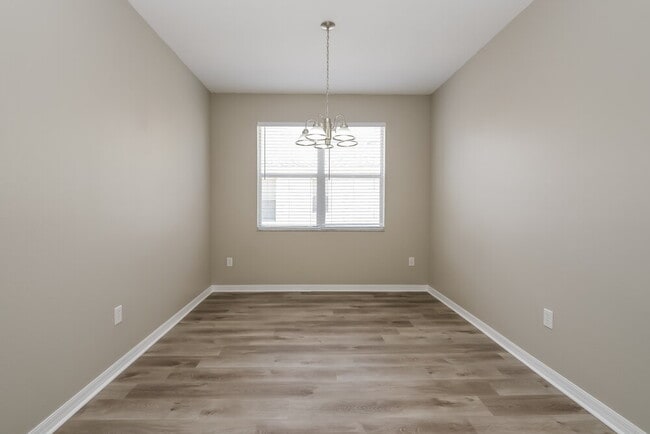 Building Photo - 3696 Braemere Dr