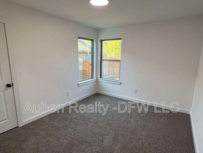 Building Photo - 2524 S Fannin Ave