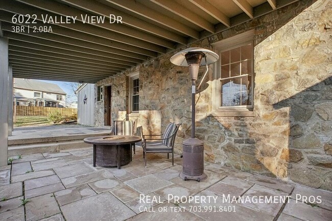 Building Photo - 6022 Valley View Dr