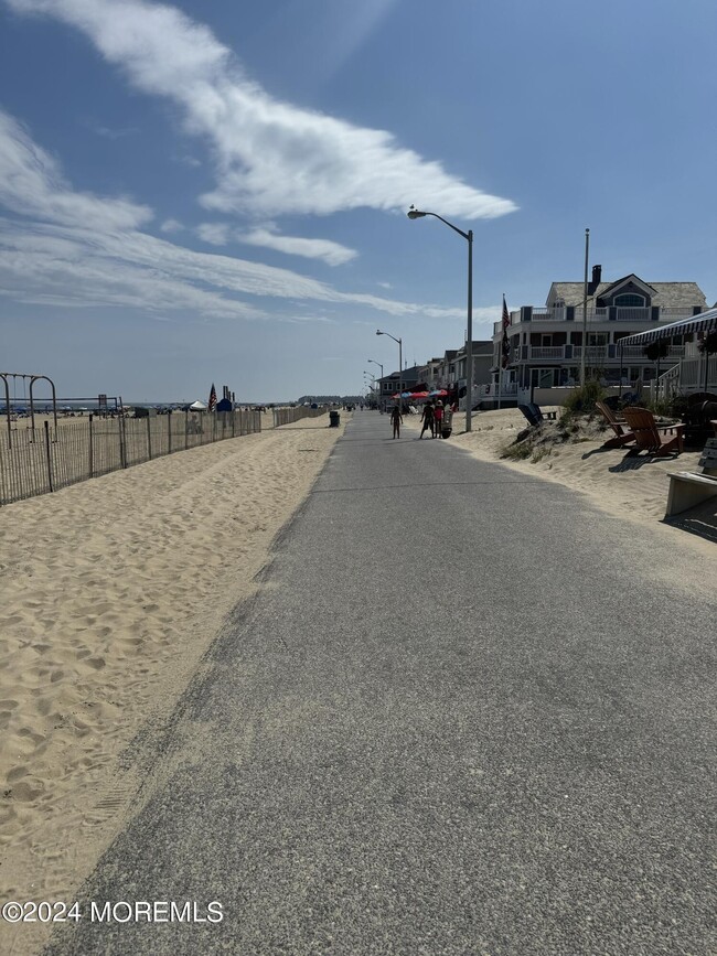 Building Photo - 173 Beach Front