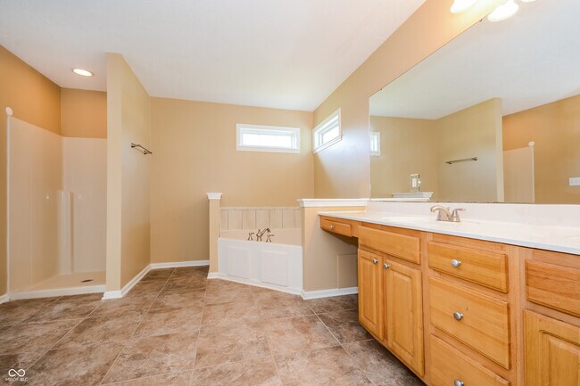 Building Photo - 950 S Goldenrod Ln