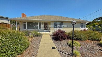 Building Photo - Spacious West Side Petaluma Home for Rent