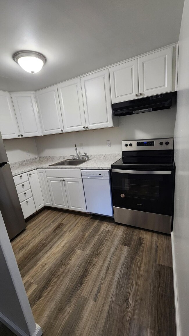Building Photo - Country Club Apartments