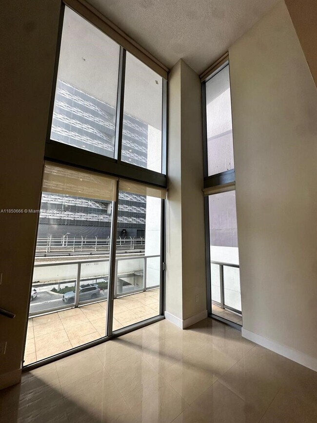 Building Photo - 1050 Brickell Ave