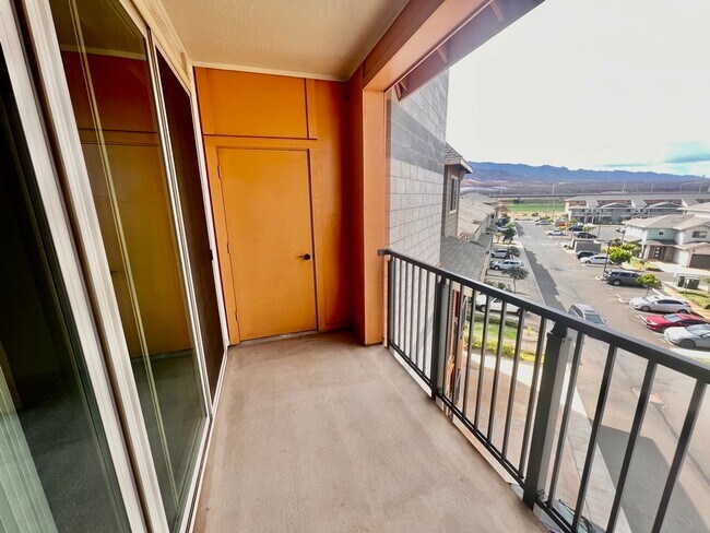 Building Photo - Available now in Ho‘opili! – 1 BR/1 BA with 2 Tandem Parking