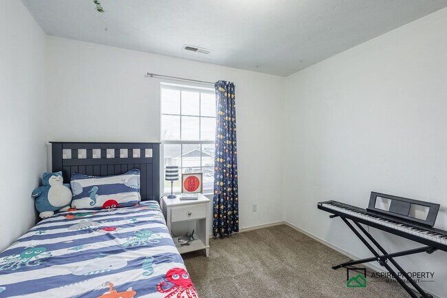 Building Photo - 3 Bed 2.5 Bath Home