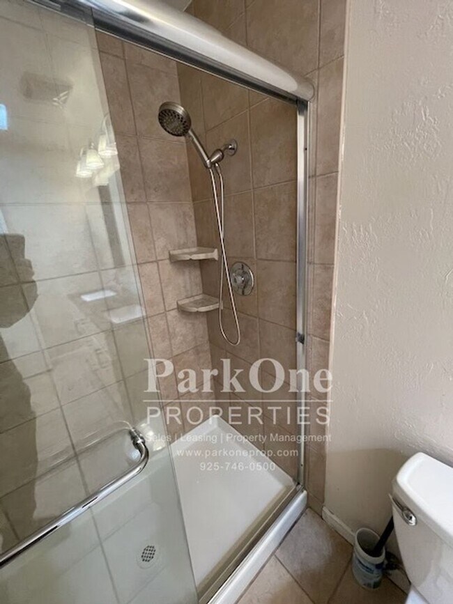 Building Photo - Spacious Condo Near Downtown Walnut Creek ...