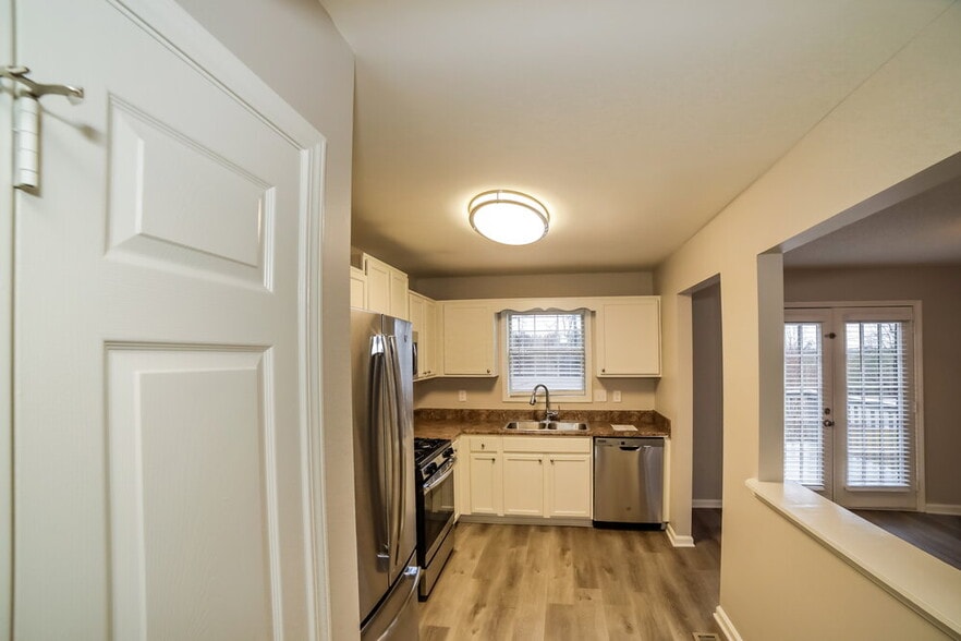 Building Photo - 100 Ashford Dr