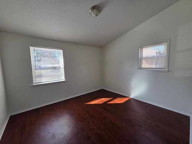 Building Photo - 4638 Appleville St