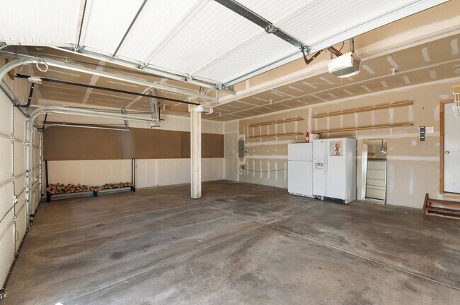 Building Photo - 2420 Regal View Ct