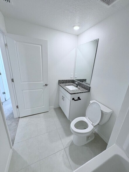 Building Photo - 10178 Honey Hammock Way