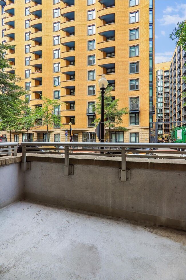 Building Photo - 811 4th St NW