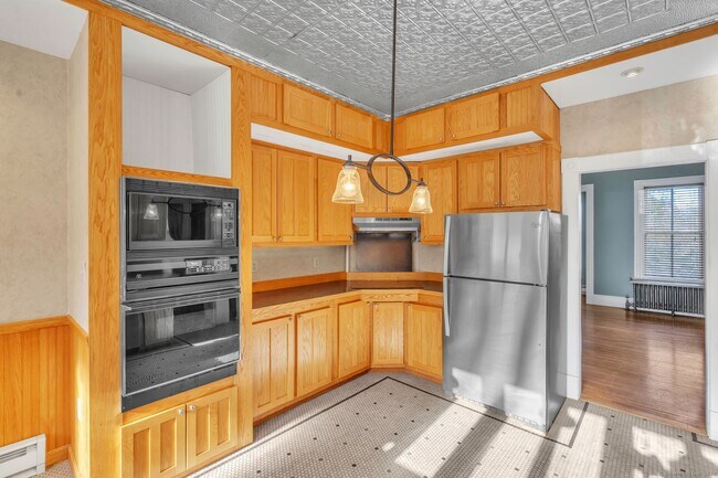 Building Photo - 46 Highland Terrace