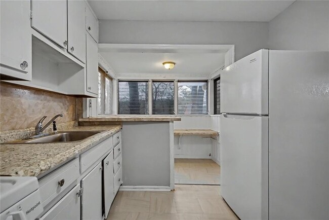 Building Photo - 725 Matilda Pl NW