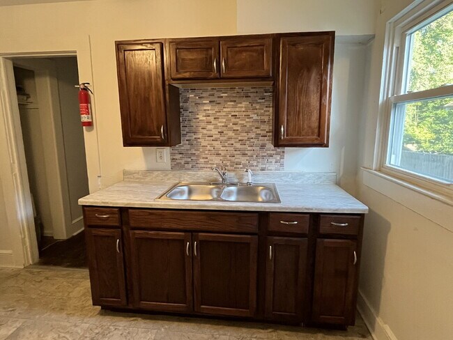 Building Photo - "Cozy 1 bed, 1 bath with Hardwood Floors – 922-A Hackett Street, Greensboro, NC!"