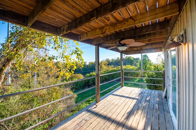 Building Photo - 10644 Peach Ridge Rd