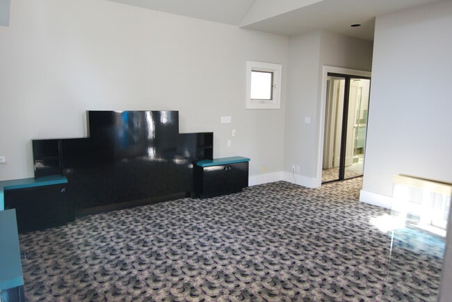 Building Photo - Pristine Craftsman in Belmont Heights!