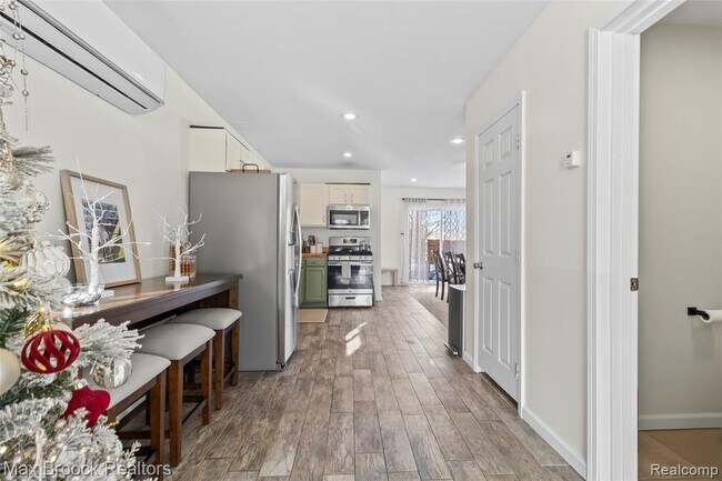 Building Photo - 3020 Grove St