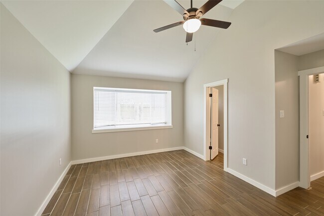Building Photo - 12307 White River Dr
