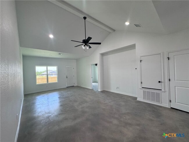 Building Photo - 907 Smoke Tree Ln