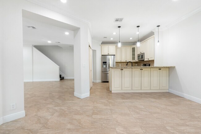 Building Photo - 5611 NW 118th Dr