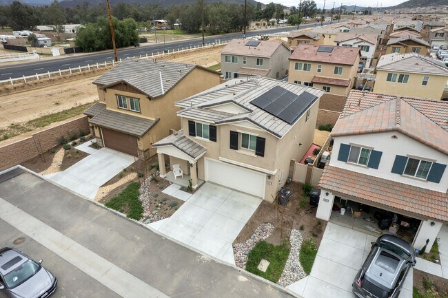 Building Photo - Spacious 4 Bedroom, 2.5 Bathroom Home with...
