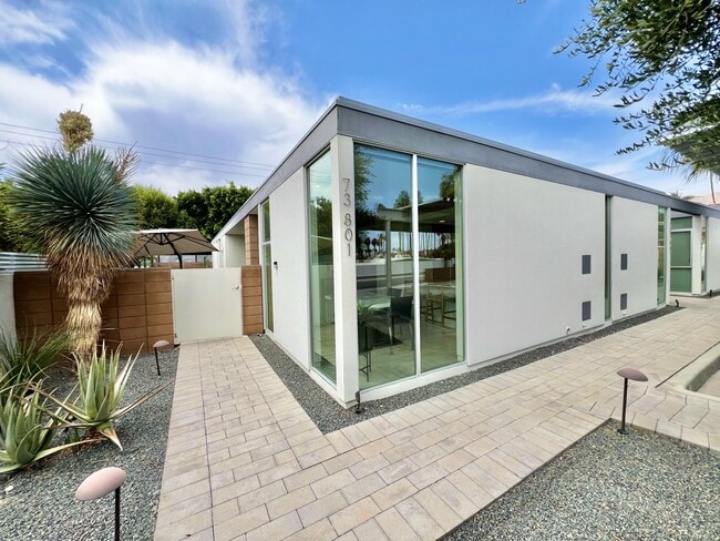 Primary Photo - 73801 Shadow Mountain Dr
