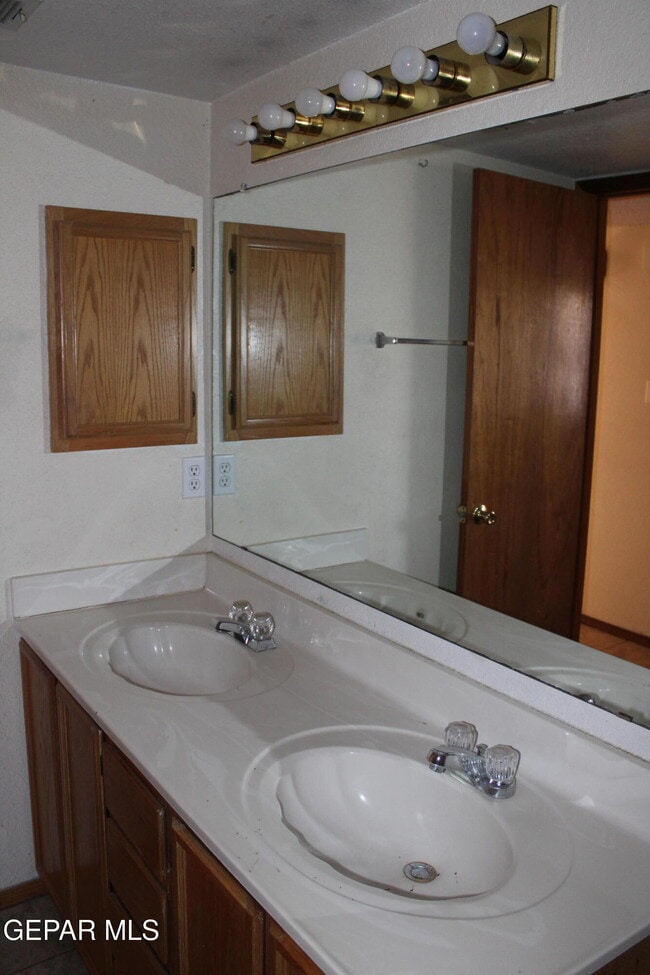 Building Photo - 704 Springfire Dr