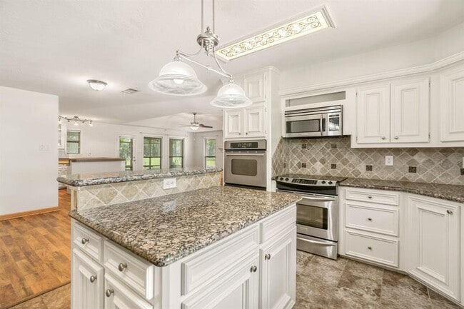 Building Photo - 3127 Lake Island Dr