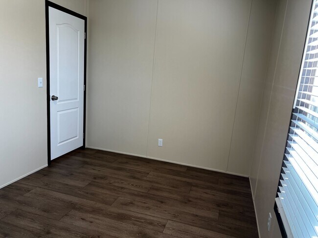 Building Photo - 709 N Collins Fwy