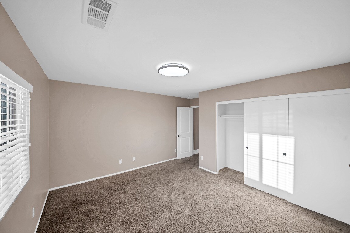 Building Photo - 4367 Amanecer Dr