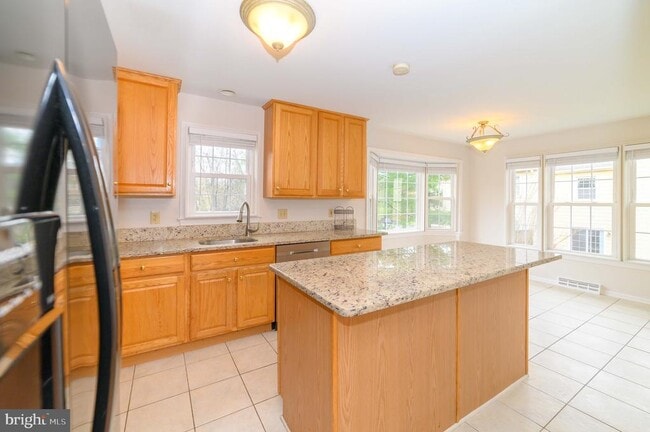 Building Photo - 8016 Merry Oaks Ln