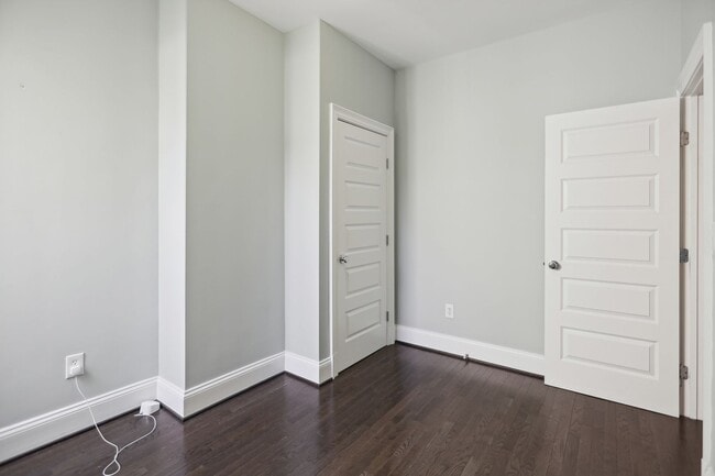 Building Photo - Available Now! // 3 Bedroom 2.5 Bathroom T...