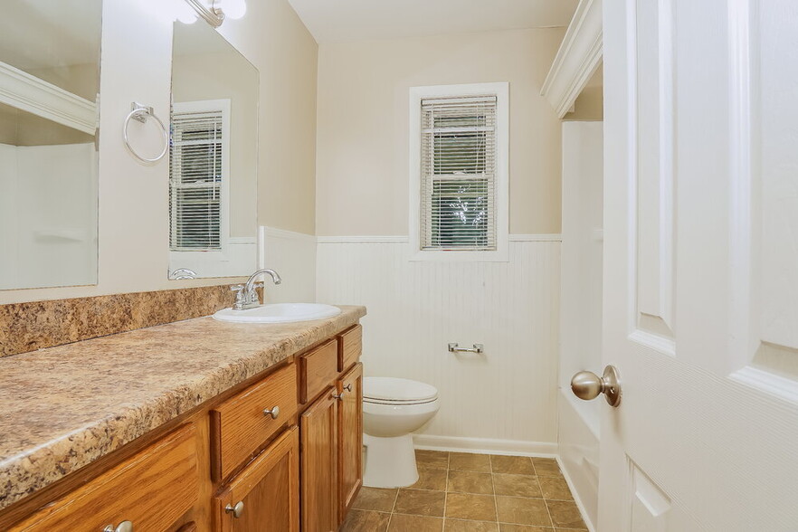 Building Photo - 752 Barclay Ln
