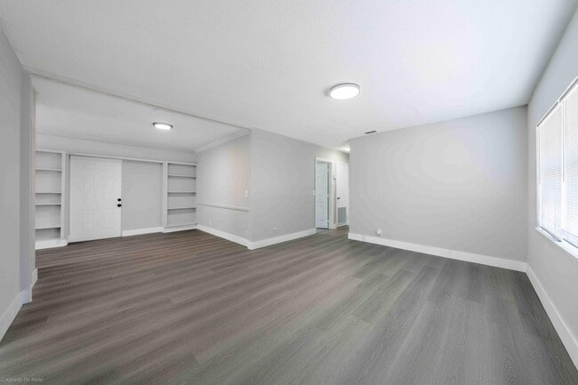 Building Photo - 510 SW 13th Pl