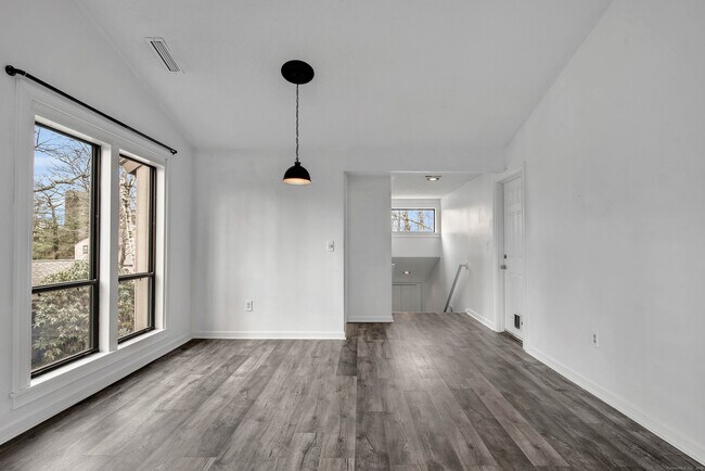 Building Photo - 7 Cottonwood Dr